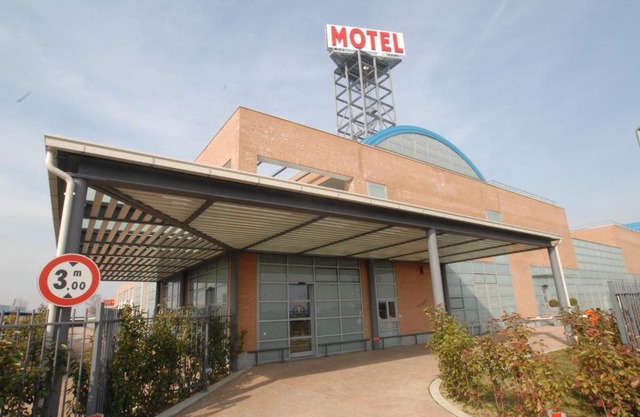 Hotel Motel 2
