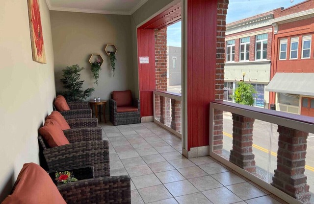 Hotel Pinehurst- Arabian Suite 104