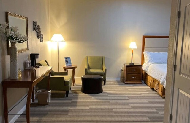Hotel Pinehurst- Central Ave Suite 208