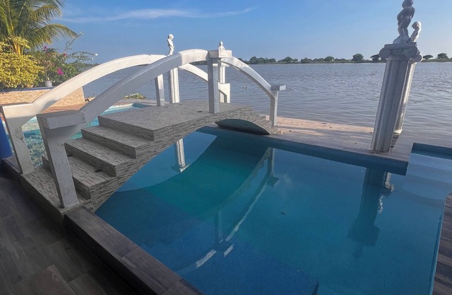 Hotel River Blue