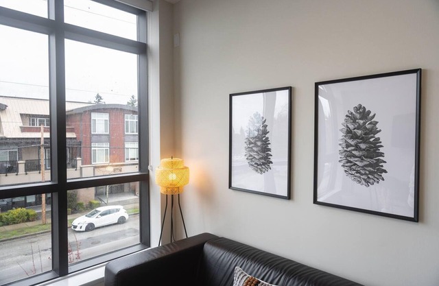 Hotel Style Condo 2 beds + Underground Parking