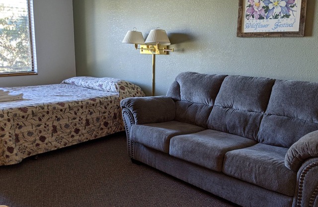 Hotel Style Lodge Room w / Kochnische in Three Rivers Resort