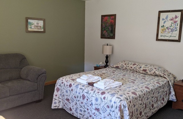 Hotel Style Lodge Room w/Kitchenette