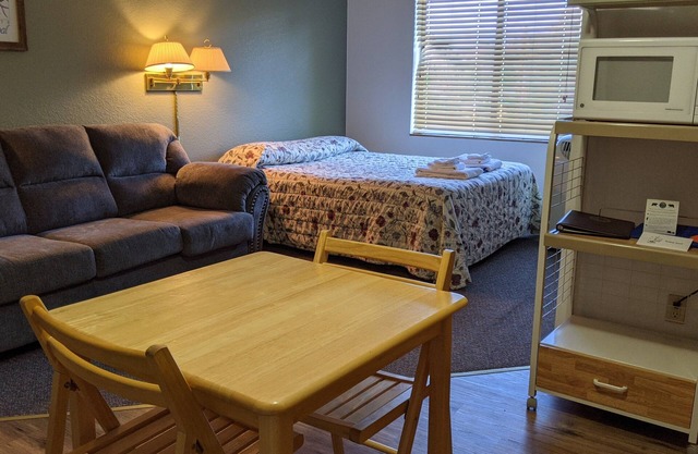 Hotel Style Lodge Room w/Kitchenette