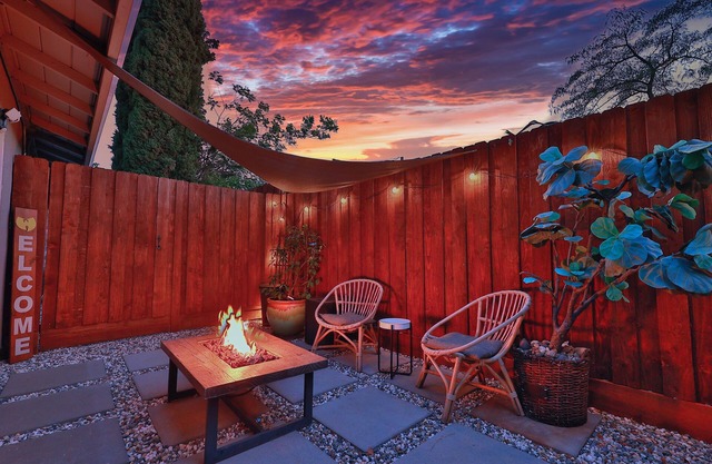Hotel-Style-Suite+Patio & Private Entrance & Parking