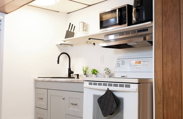 Hotel-Style Suite w/ Kitchen