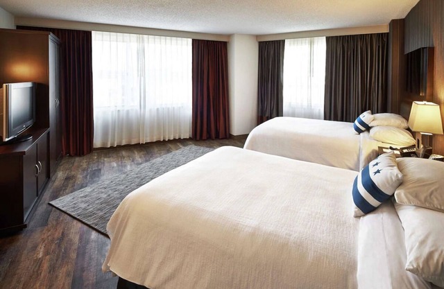Hotel Suite Convenience near National Zoo & Bethesda Row | Indoor Pool