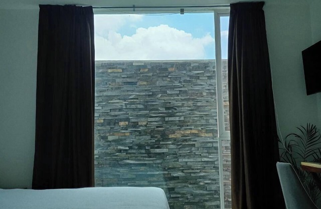 Hotel & Suites Punto Oriente