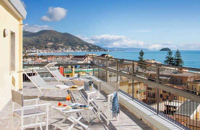 Hotel Tritone