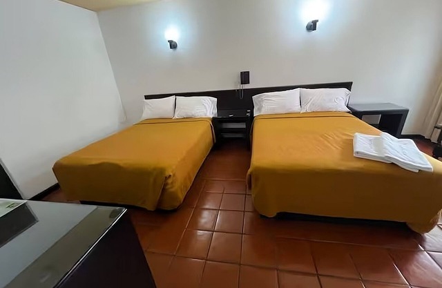 Hotel Villa Capri, 2 camas dobles 4 Huéspedes