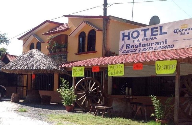 Hotel y Cabaña La Peña