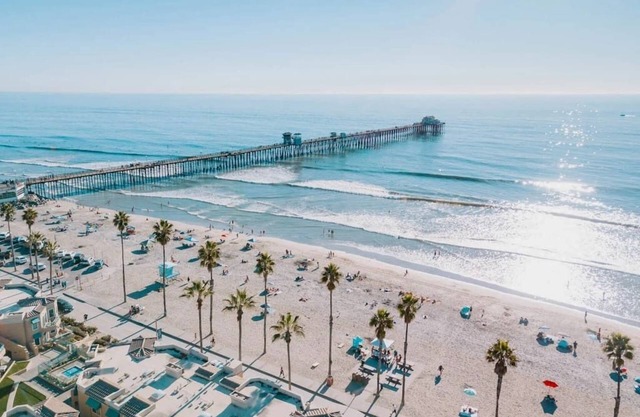 Hottest Neighborhood! Walk to Beach!
