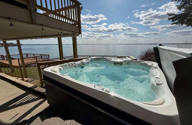 Hottub,Bar+GameArea,Kayak,Paddlebrds