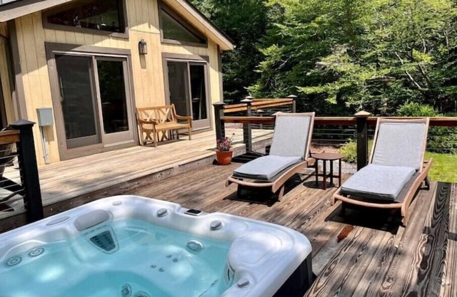 HotTub LakeNaomi 4br dream house. Family and Pet Friendly!nn