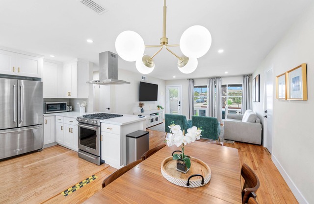 HotTub & Luxury Home In the Heart of San Diego!