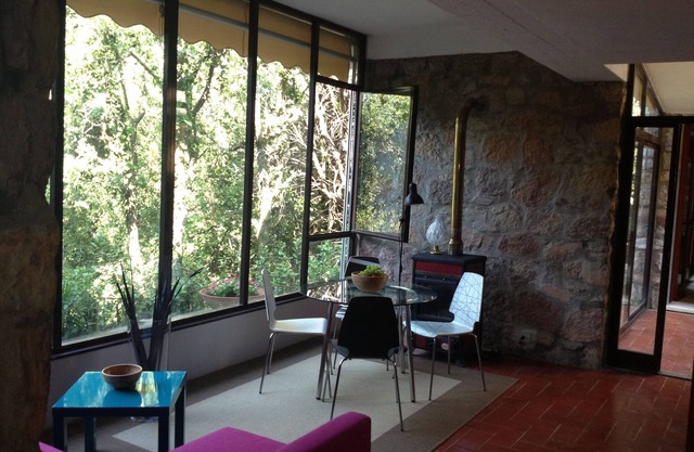 Haus mit privatem Holz und Pool
