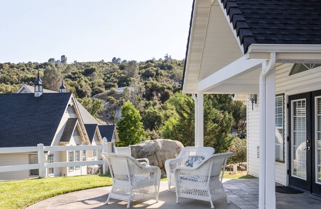 Hounds Tooth Inn