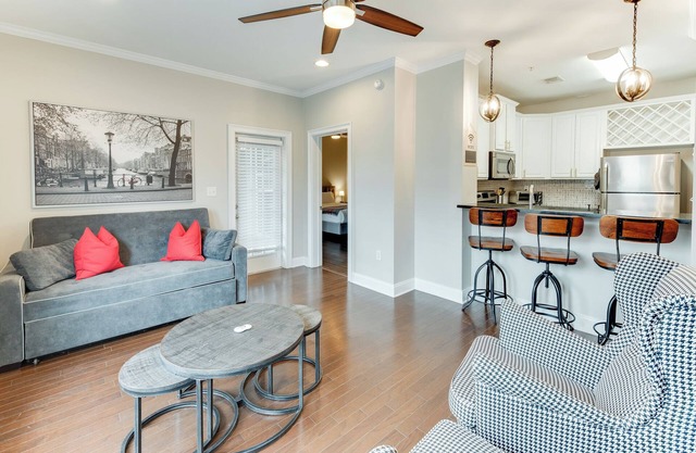 Houndstooth Haven: Cozy 2-Bedroom Condo Walking Distance to Bryant-Denny Stadium with Pool & ...