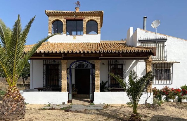 House in Bollullos Par del Condado with a garden