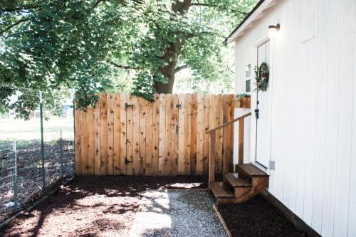 House-1 Bedroom, 1 Bath-Private, Centrally Located