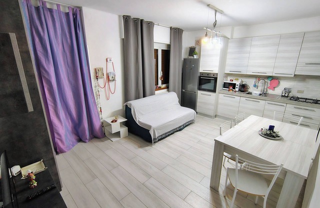 House a few meters from beaches and center. Free reserved parking.