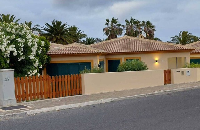 House a few steps from the beach, Porto Santo
