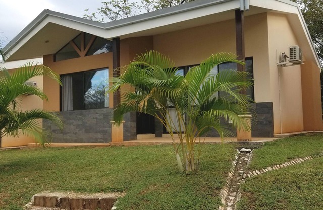 Haus gegenüber dem Pool in der Nähe von Dutzenden von tollen Stränden - La Pequena Casa