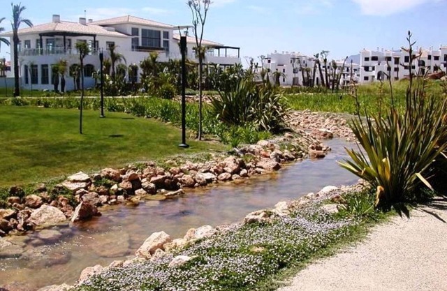 House at 1500m from the Beach, in Gated Community with Wifi and Community Pool