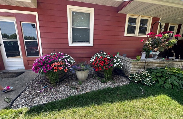 House Available for EAA. Pets and Children Welcome