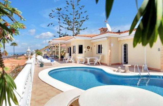 House Beautiful Carla Private Pool in Tfs