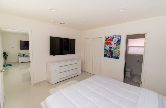House Close to Hard Rock, Downtown & Beach Luxury