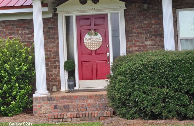 House close to town with lots of amenities
