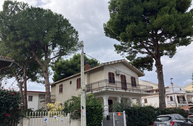 House crilulu al mar Bright and breezy large villa 10 minutes from the beach
