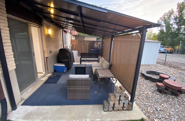 House/Duplex w/mountain views in Holladay. Mins away from outdoor recreation.