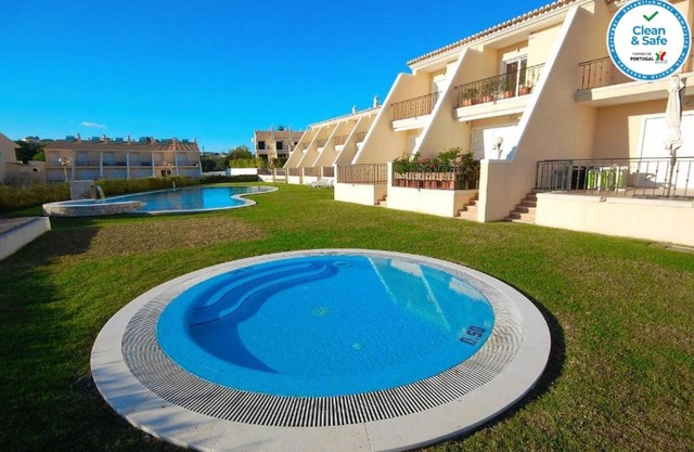 House F São Rafael Beach - Free Wifi & Airco, NETFLIX ready - 300m from the beach