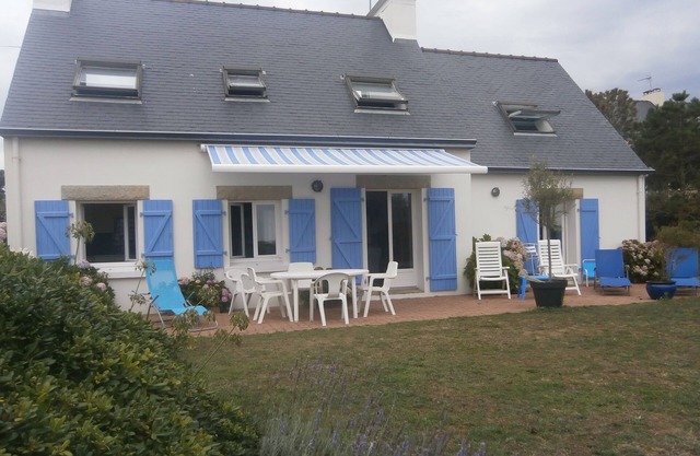 HAUS MIT BLICK AUF DAS MEER IN PRESQU'ILE DU CABELLOU