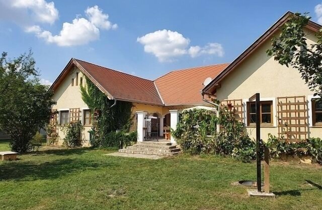 Ferienhaus für 6 Gäste mit 300m² in Lócs (120089)