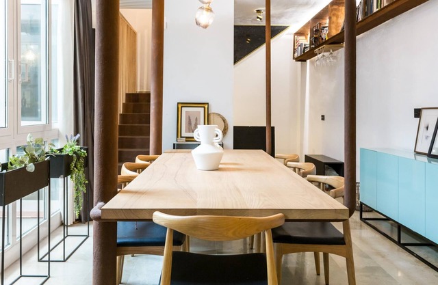 House for 6 with FREE PARKING private terrace and views