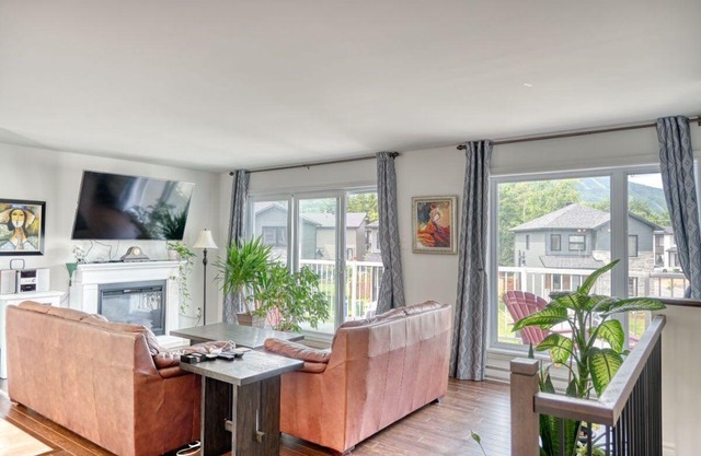 House for rent 3 bedrooms with view of Mont Ste-Anne, 2 living rooms, on 3 floors -035