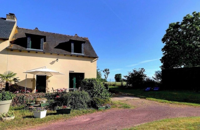 Landhaus 'Gite Les Deux Pins De Trémel' mit privatem Pool, privater Terrasse und WLAN