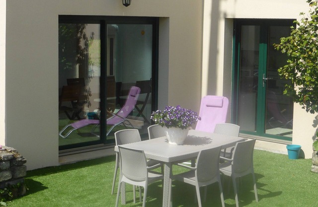 Landhaus 'Gite Paradis Des Oiseaux Du Jardin' mit privatem Pool