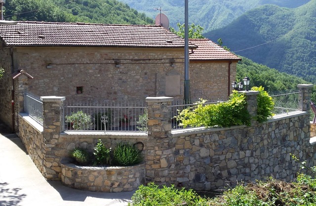 Haus mit Prachtvollem Ausblick in den Bergen der Toskana Gelegen