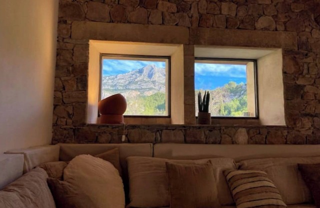 House in Aix en pce at the foot of Sainte Victoire