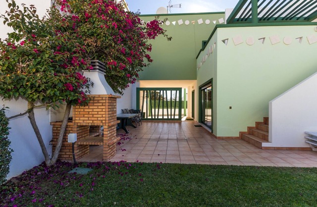 Haus in Wohnanlage mit Pool 650 m vom Strand entfernt by AlgarveManta (52V3)