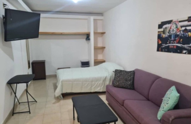 House in downtown area 8 minutes from the consulate, downtown with many food areas.