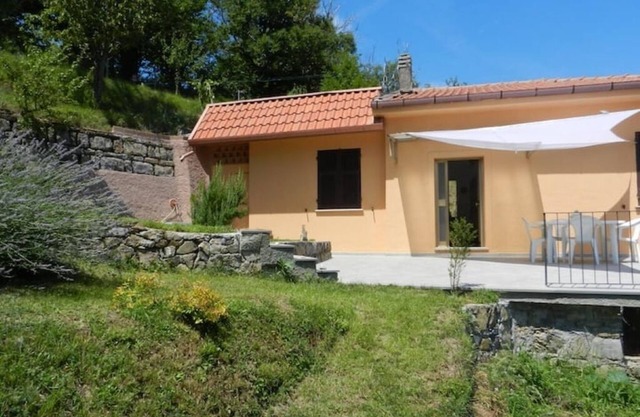 House in the green Vara Valley, 30 km from the sea, with terrace and garden