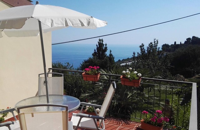 Haus in mittelalterlichem Dorf mit Gartenterrasse mit Blick auf das Meer, 2 Schlafzimmer, Wifi