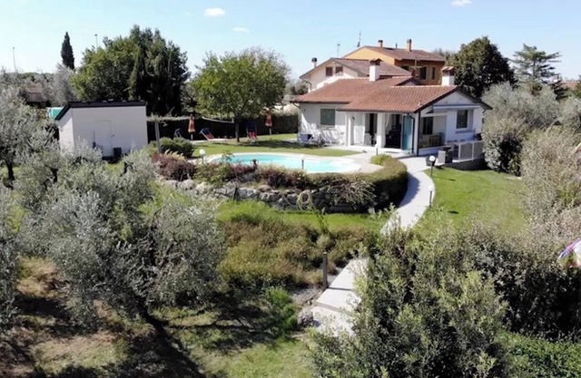 Modernes Haus mit Schwimmbad
