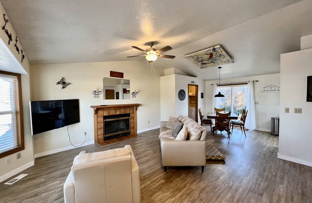 House in North Boise, Idaho;fenced Backyard; Dog friendly;Near Bogus Basin Ski