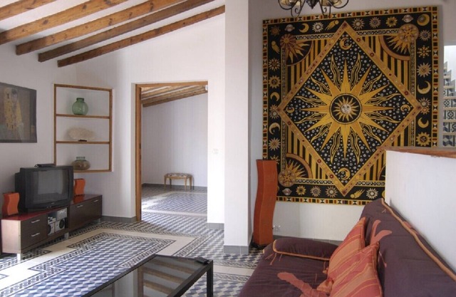 2 bed/2 bath house - roof terrace with sea views - 2 mins. to beach